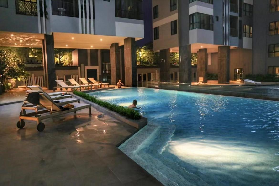 The Base Central Pattaya By Wcc Exterior foto